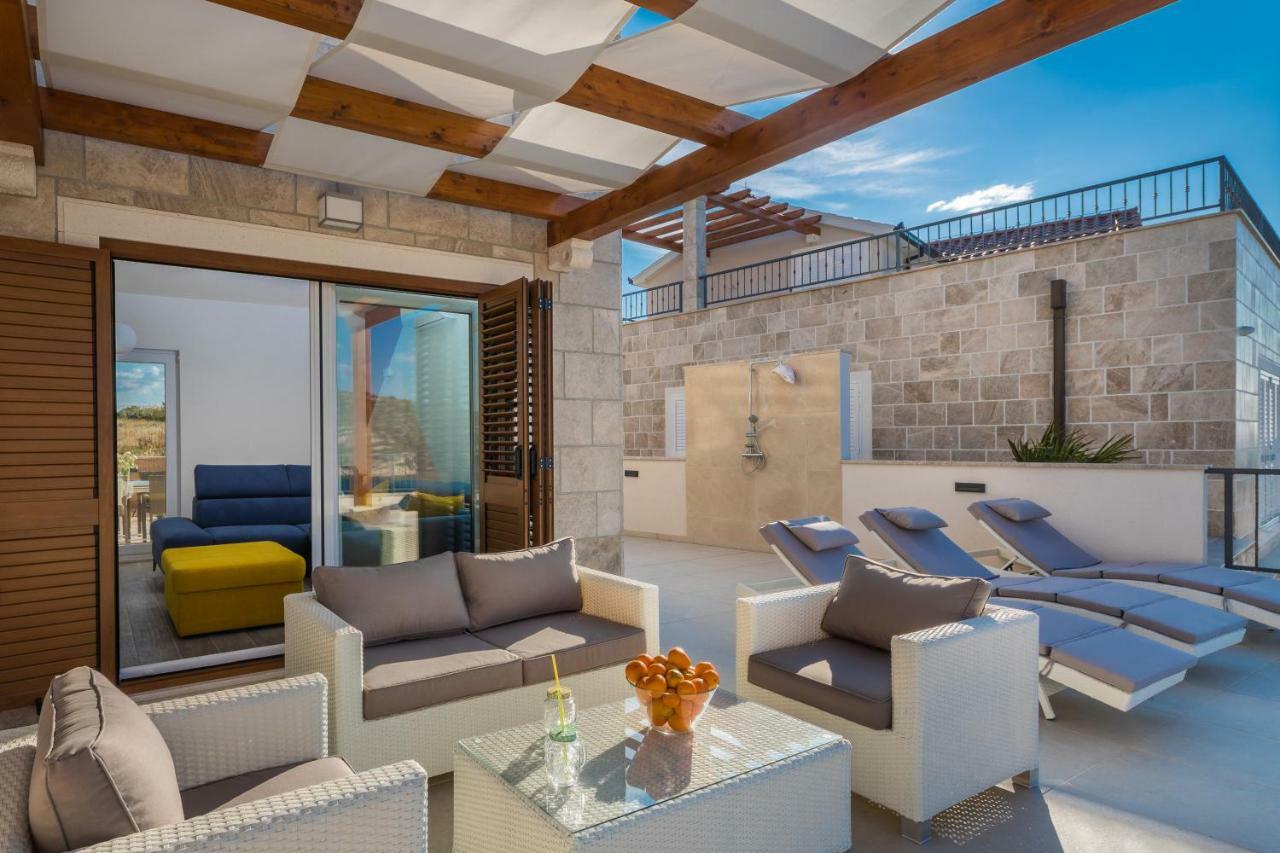 Villa Diomedes With The Sea View And The Pool Rogoznica  Esterno foto