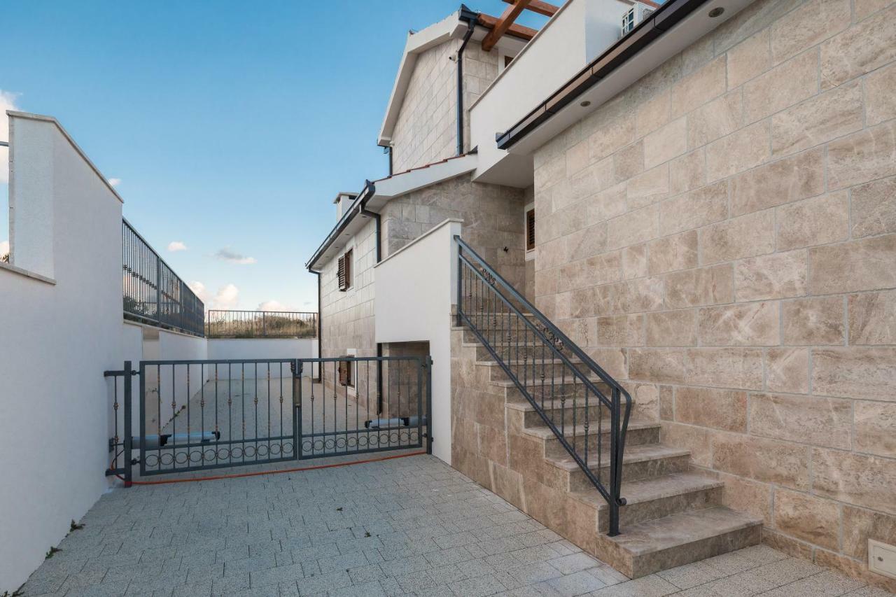 Villa Diomedes With The Sea View And The Pool Rogoznica  Esterno foto