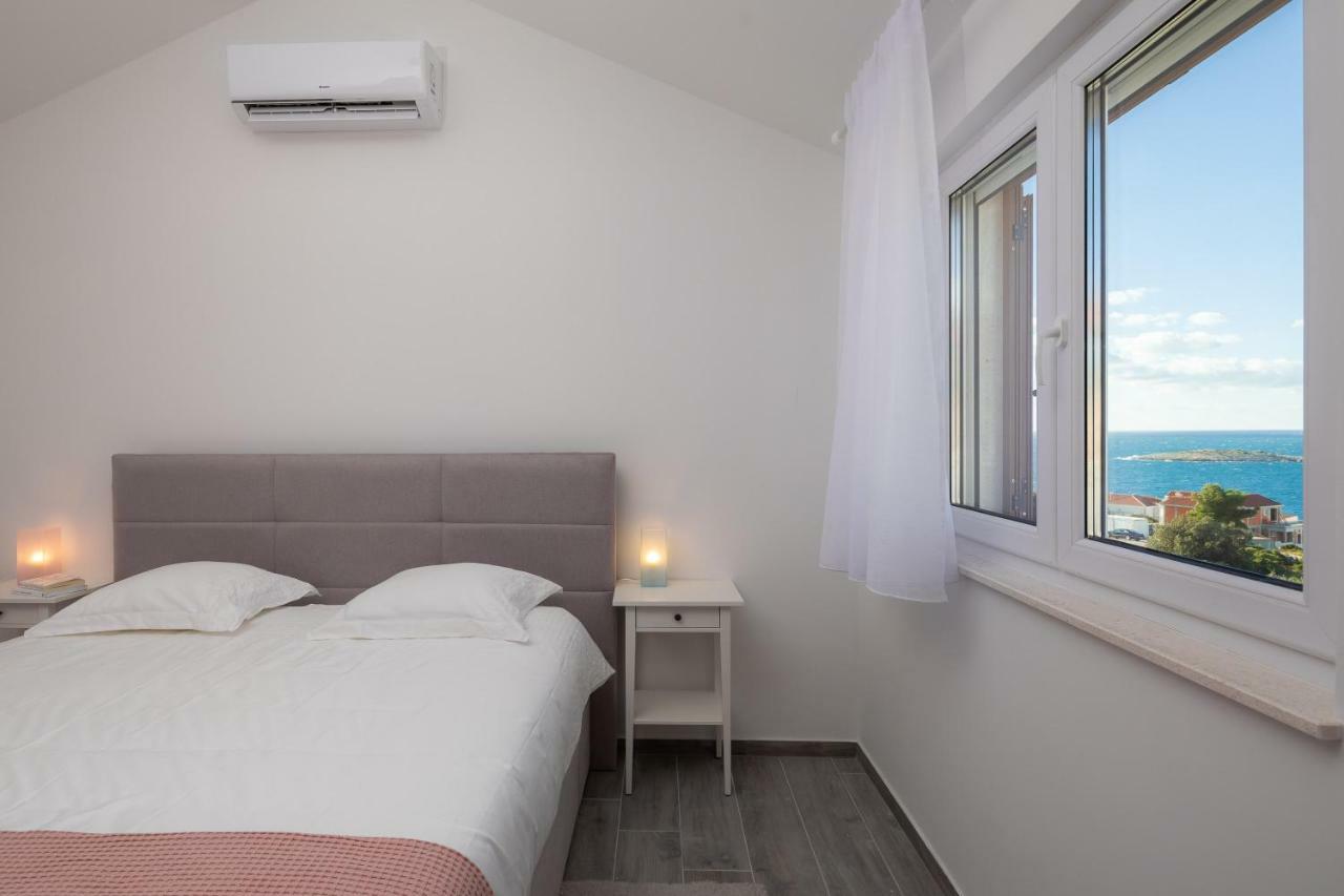 Villa Diomedes With The Sea View And The Pool Rogoznica  Esterno foto